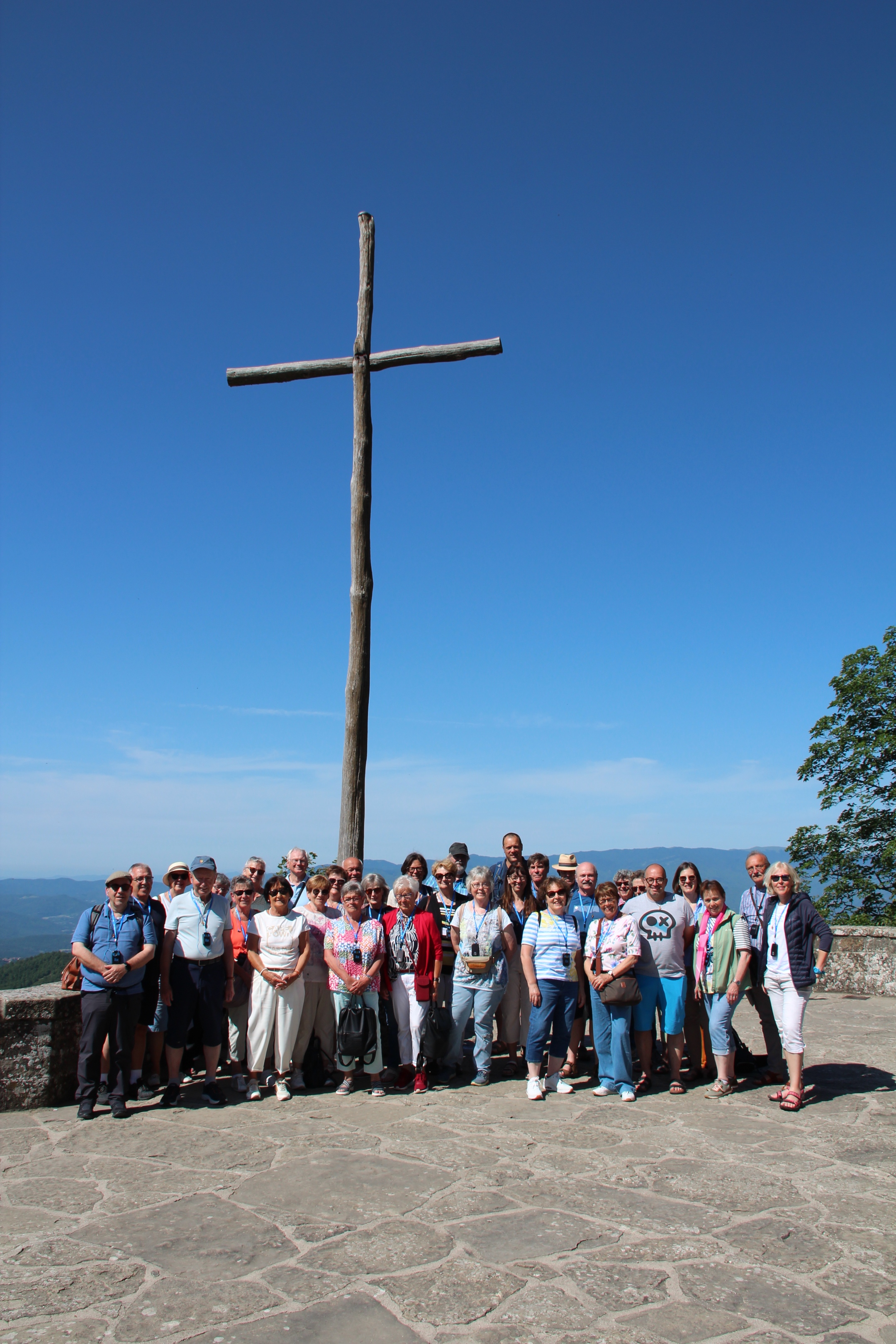 Gemeinsam unterwegs – 34 Pilgerinnen und Pilger aus den Kirchorten der Pfarrei machten sich auf den Weg nach Assisi. (c) Paul Kreutz Gemeinsam unterwegs – 34 Pilgerinnen und Pilger aus den Kirchorten der Pfarrei machten sich auf den Weg nach Assisi.