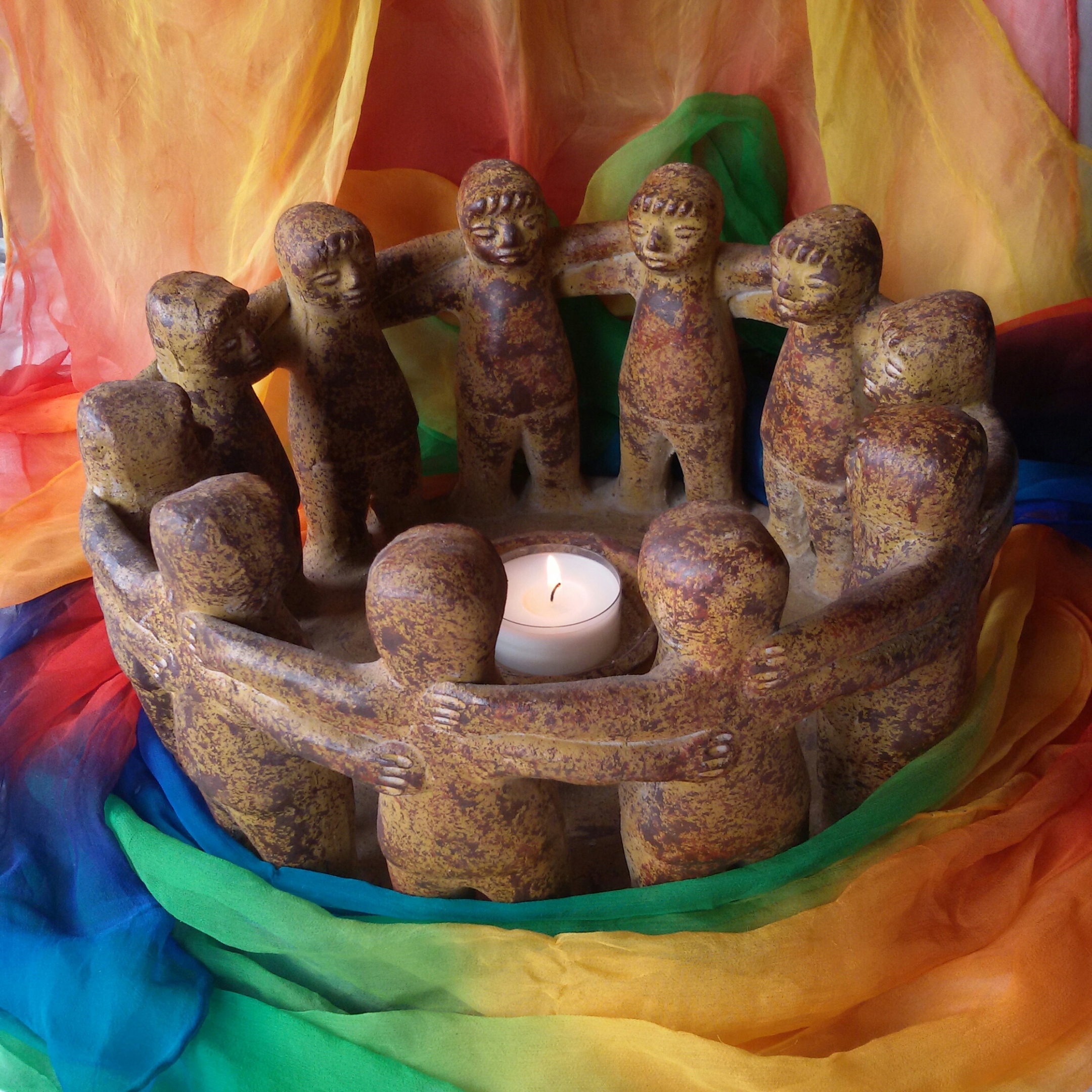 Tonfiguren im Kreis