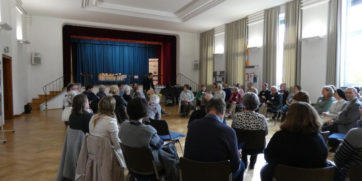 Plenum der Synodalversammlung im Kloster Kühr (c) Angela Hübner Plenum der Synodalversammlung im Kloster Kühr